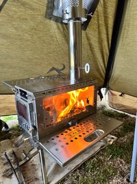 CAMPiii（キャンピー） EJIさんのキャンプギア ストーブ TOMOUNT