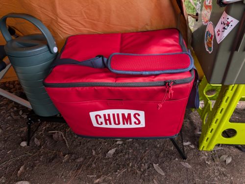CHUMS チャムス クーラーボックス、ジャグ クーラーボックス ともっちさんのキャンプギア CAMPiii（キャンピー） -キャンプ専用SNS キャンプのすべてがここに集まる-