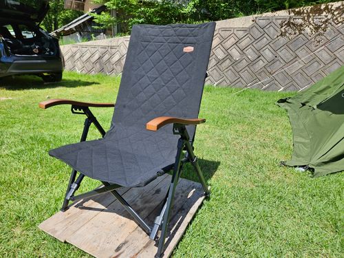 Hilander ファニチャー チェア 三代目とっしぃさんのキャンプギア CAMPiii（キャンピー） -キャンプ専用SNS キャンプのすべてがここに集まる-