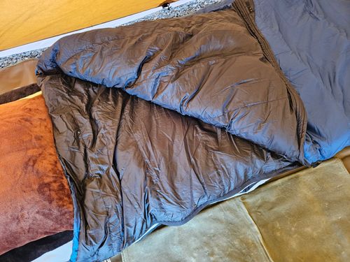 ISUKA イスカ スリーピング シュラフ 三代目とっしぃさんのキャンプギア CAMPiii（キャンピー） -キャンプ専用SNS キャンプのすべてがここに集まる-