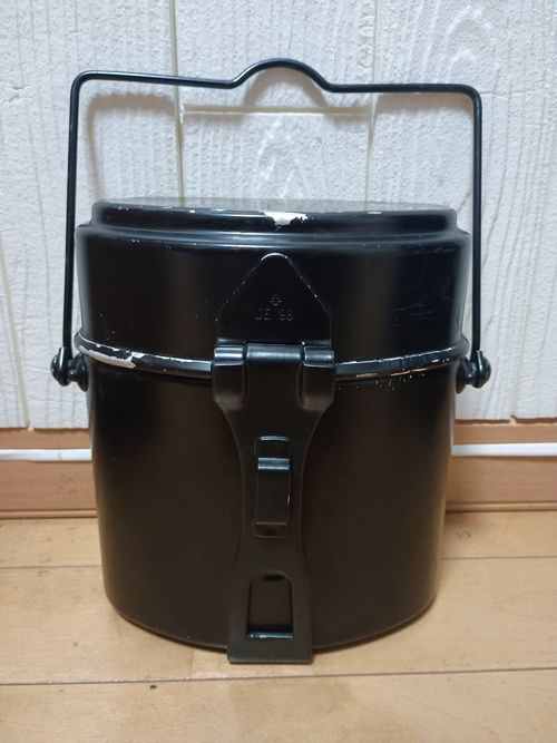 スイス軍 クッキング 鍋 ウエィダーさんのキャンプギア CAMPiii（キャンピー） -キャンプ専用SNS キャンプのすべてがここに集まる-