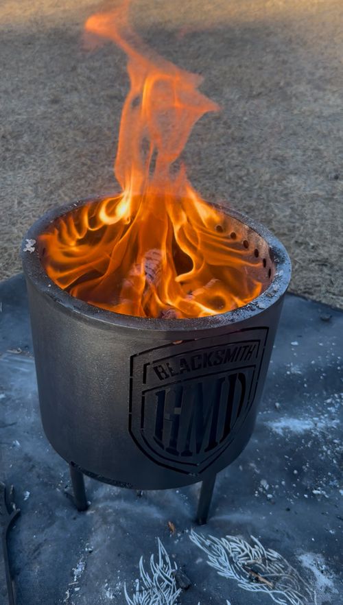 BLACK SMITH HMD ヒーティング 焚火台 skitさんのキャンプギア CAMPiii（キャンピー） -キャンプ専用SNS キャンプのすべてがここに集まる-