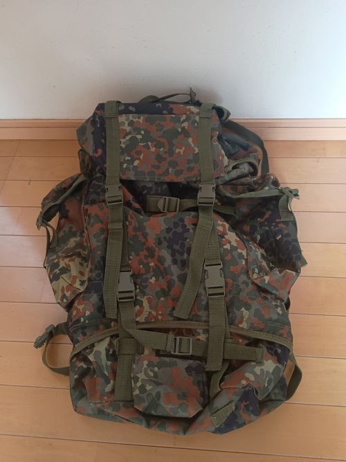 ドイツ軍 ツール バックパック ウエィダーさんのキャンプギア CAMPiii（キャンピー） -キャンプ専用SNS キャンプのすべてがここに集まる-