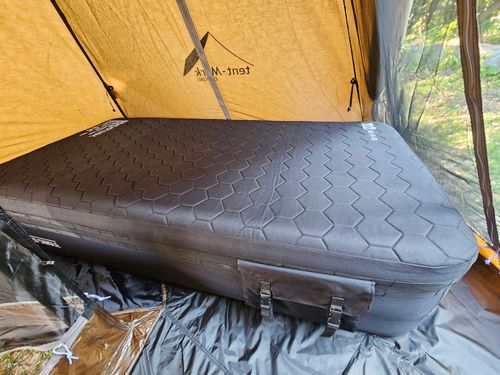 WAQ スリーピング ベッド 三代目とっしぃさんのキャンプギア CAMPiii（キャンピー） -キャンプ専用SNS キャンプのすべてがここに集まる-