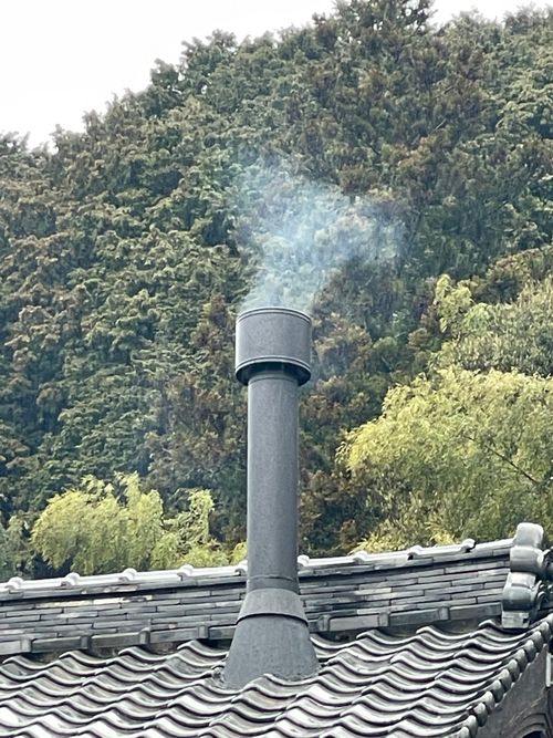 LEDA ヒーティング ストーブ 空飛ぶくじらさんのキャンプギア CAMPiii（キャンピー） -キャンプ専用SNS キャンプのすべてがここに集まる-