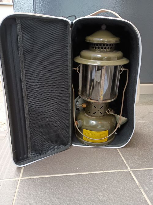 ARMSTRONG社 ライティング ランタン ウエィダーさんのキャンプギア CAMPiii(キャンピー) -キャンプ専用SNS キャンプのすべてがここに集まる-