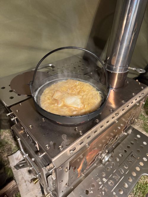 TOMOUNT ヒーティング ストーブ EJIさんのキャンプギア CAMPiii（キャンピー） -キャンプ専用SNS キャンプのすべてがここに集まる-