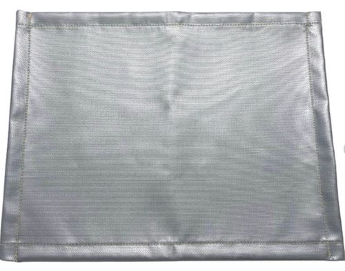 DAISO その他 焚き火シート KABUTOさんのキャンプギア CAMPiii（キャンピー） -キャンプ専用SNS キャンプのすべてがここに集まる-