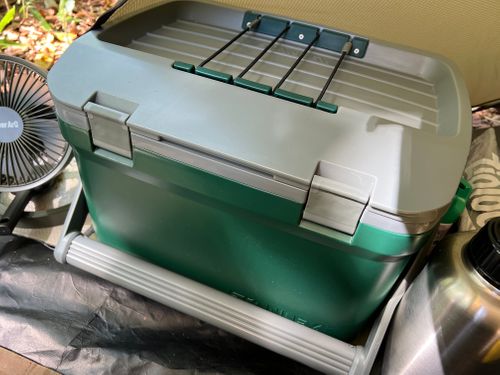 STANLEY クーラーボックス、ジャグ クーラーボックス YOTIさんのキャンプギア CAMPiii（キャンピー） -キャンプ専用SNS キャンプのすべてがここに集まる-