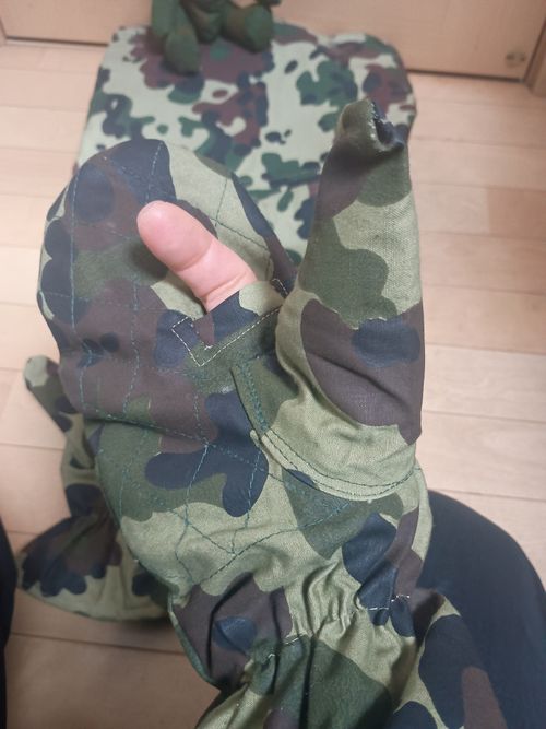 ルーマニア軍  その他 コットンミトン ウエィダーさんのキャンプギア CAMPiii（キャンピー） -キャンプ専用SNS キャンプのすべてがここに集まる-