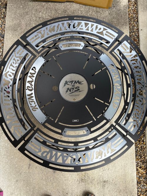 KTM CAMP ✖️ NATURE TONES ファニチャー テーブル あやぴーさんのキャンプギア CAMPiii（キャンピー） -キャンプ専用SNS キャンプのすべてがここに集まる-