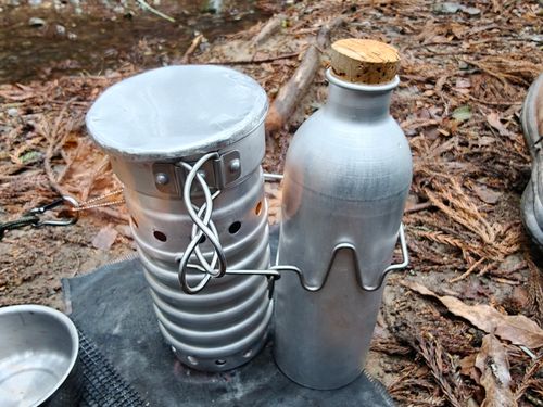 スイス軍 ヒーティング ストーブ ぞのさんさんのキャンプギア CAMPiii（キャンピー） -キャンプ専用SNS キャンプのすべてがここに集まる-