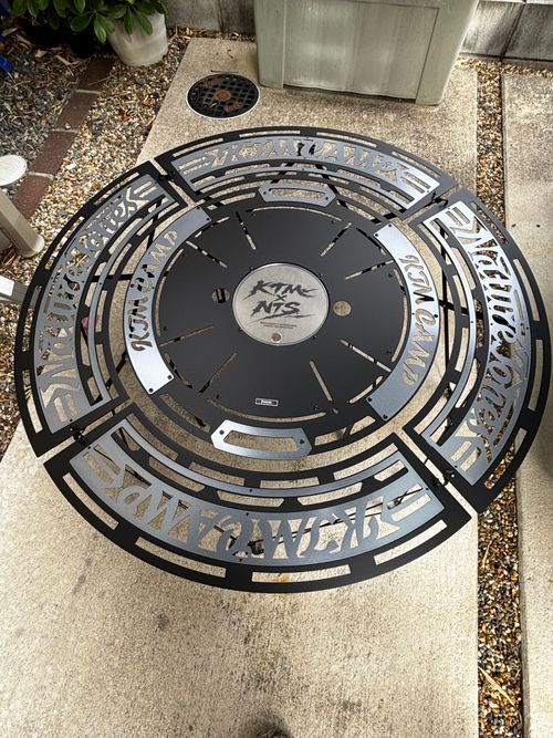 KTM CAMP✖️ NATURE TONES ファニチャー テーブル あやぴーさんのキャンプギア CAMPiii（キャンピー） -キャンプ専用SNS キャンプのすべてがここに集まる-