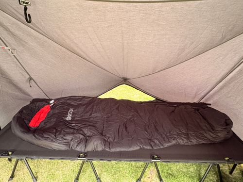 QEZER スリーピング シュラフ 宮下　洋平さんのキャンプギア CAMPiii（キャンピー） -キャンプ専用SNS キャンプのすべてがここに集まる-