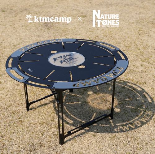 KTM CAMP✖️ NATURE TONES ファニチャー テーブル あやぴーさんのキャンプギア CAMPiii（キャンピー） -キャンプ専用SNS キャンプのすべてがここに集まる-