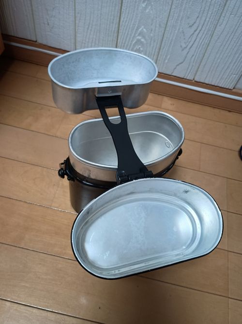 スイス軍 クッキング 鍋 ウエィダーさんのキャンプギア CAMPiii（キャンピー） -キャンプ専用SNS キャンプのすべてがここに集まる-