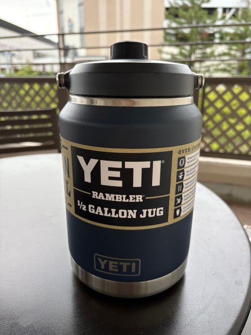 YETI イエティ クーラーボックス、ジャグ ジャグ mitsu🇫🇷さんのキャンプギア CAMPiii(キャンピー) -キャンプ専用SNS キャンプのすべてがここに集まる-